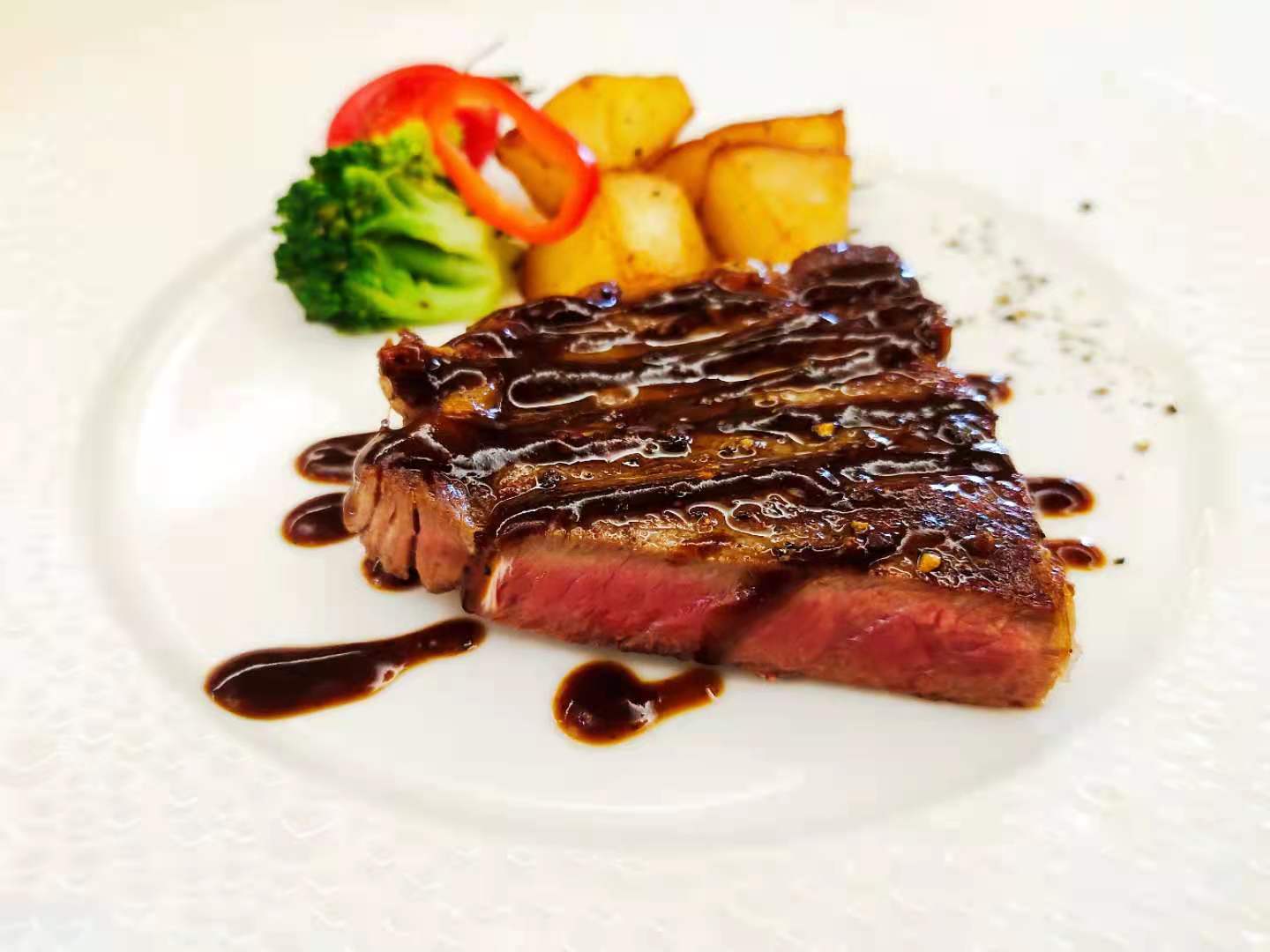 原價78元的牛排套餐只賣8.88元，吃起來就是個這？！